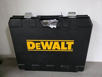 DeWALT Kombinované kladivo 1050 W D25481K - 3