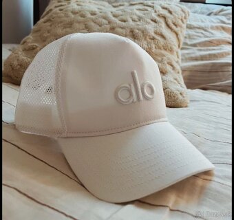🌬️ ŠTÝLOVÁ BIELA ŠILTOVKA ALO YOGA – LETNÝ MUST-HAVE 🤍🧢 - 3