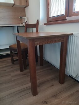 Kuchynský stôl a stolicky - 3