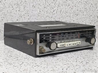 STAROŽITNÉ AUTORADIO 》Hitachi KM-900L - 3