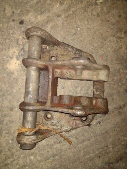 Konzola zavesu i tretí bod zetor crystal - 3