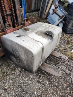 Iveco EuroCargo palivové nádrže - 3