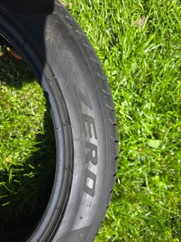 255/45 R19 - 3