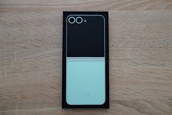 Samsung Galaxy Z Flip6 12GB/256GB zelený - 3