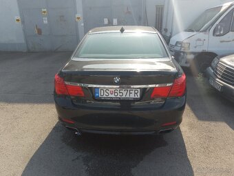 BMW 750i - 3
