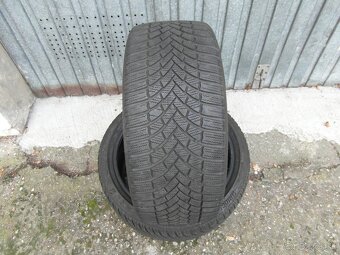 225/40 R18 - 3