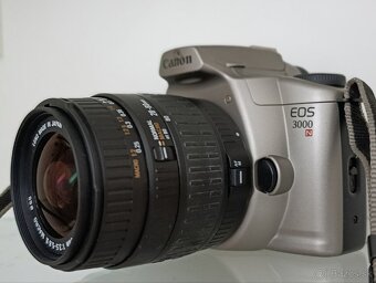 Canon EOS s objektívom a filtrom - 3