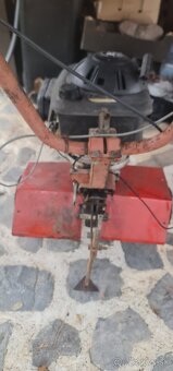 Motorový štvor taktový kultivátor. - 3