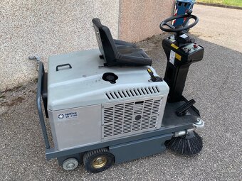 NILFISK SR 1100 Eco zametaci stroj motor benzín Honda+24V - 3