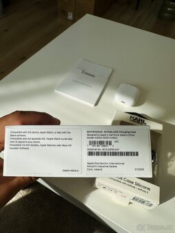 Apple AirPods 1 púzdro Karl Laherfeld zdarma - 3