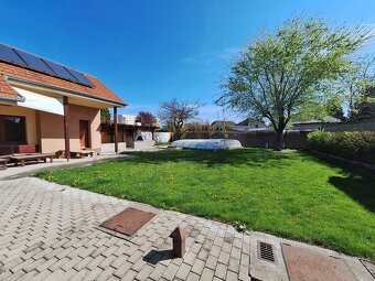 2325 NA PREDAJ V KOMÁRNE ŠESŤIZBOVÝ RODINNÝ DOM S BAZÉNOM - 3
