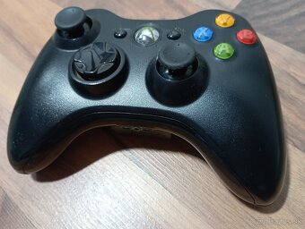 Originálny bezdrôtový ovládač na XBOX 360 - čierny - 3