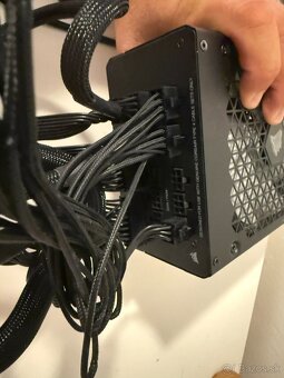 Corsair RM1000x - 3