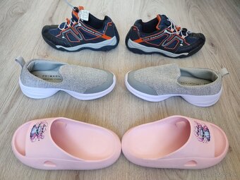 Predám  nenosené 2 páry det. topánok a 1 dievč. šľapky - 3