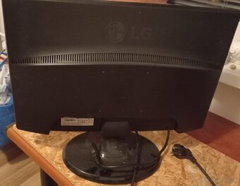 monitor k PC LG - 3