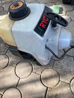 Krovinorez Ryobi - 3