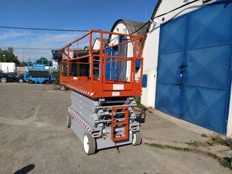 NOŽNICOVÁ PRACOVNÁ PLOŠINA  11.7m - 3