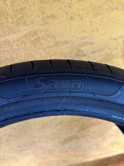 245/35 R18 - 3