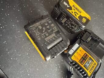 Bateria dewalt + nabíjačka - 3