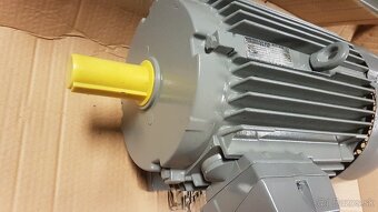 Predám pätkový el.motor 10kW 2910ot 380V - 3
