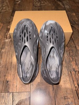 ORIGINÁL Yeezy Foam Runner 42 - 3