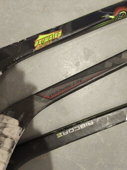 Hrane hokejky pravacky v dobrom stave / CCM, Warrior - 3