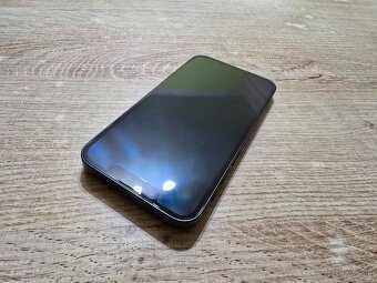 Iphone 13 mini 128gb v Top stave nema skoro ziadne znamky po - 3