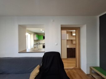 2-IZBOVÝ BYT, LÁNSKA, NA PREDAJ - 3