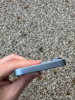 iPhone 14 - baterie 100% - 3