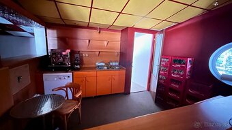 Obchodný priestor 60m2 na tržnici na prenájom - 3