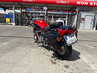 Suzuki VZ 800 Marauder - 3