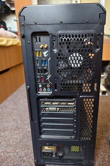 Predám ultratichý počítač na hry a prácu - 3