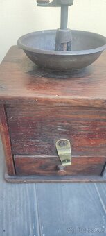 Starý veľký drevený mlynček - 3