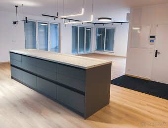 PENTHOUSE, 264 m2, absolútne centrum Žiliny - 3