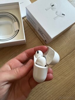 Apple AirPods Pro - 3