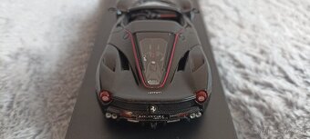 Predám model Ferrari Laferrari Aperta 1:43 Looksmart - 3