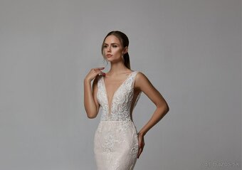 Úzke čipkové svadobné šaty - 3