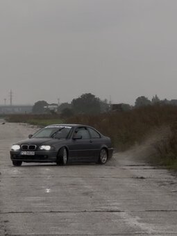 BMW E46 Coupe drift winter pekáč zvarenka 320i zábava šport - 3