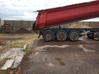 Ťahač s sklápacím návesom - 3