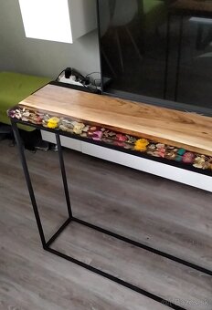 Epoxidovy konzolovy stolik - 3