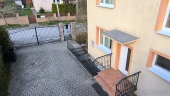 viacgeneračný rodinný dom -3 byty a 2 garáže -Martin Stráne - 3