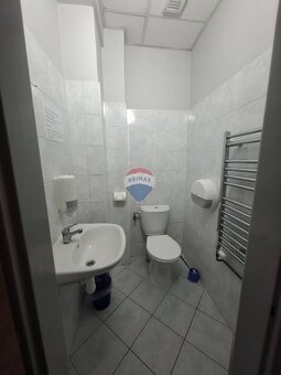 RE/MAX | Veľké zníženie ceny zabehnutej ubytovne v Galante – - 3