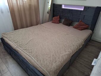 Manzelska postel so svetlom - 3