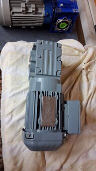 Elektromotor s prevodovkou  SEW - 3