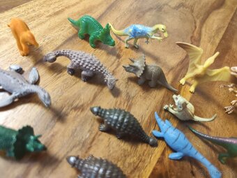16 ks dinosaurov, dinosaury - 3