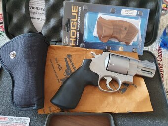 Predám revolver smith & wesson 629, perform.center, 44 mag - 3