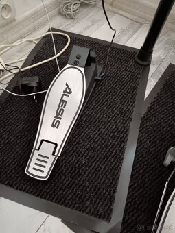 Alesis nitro max - 3
