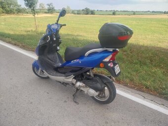 Predam skuter kymco b&w 50 2t vodou chladený veľmi živý - 3