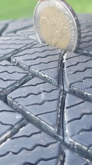 Zimné pneumatiky 185/60 R15 + plechové disk - 3