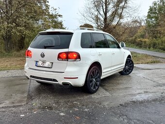 Volkswagen Touareg R-LINE 3.0TDI 176KW plná výbava - 3